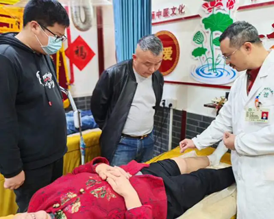 杨辉教授·医照仁辉非遗针 岐黄妙法佑民康(图4) 杨辉教授·医照仁辉非遗针 岐黄妙法佑民康(图4)