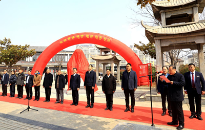 雷锋塑像驻鹭鸣 和美社区启新程——峄城区鹭鸣广场雷锋像揭幕仪式圆满举行