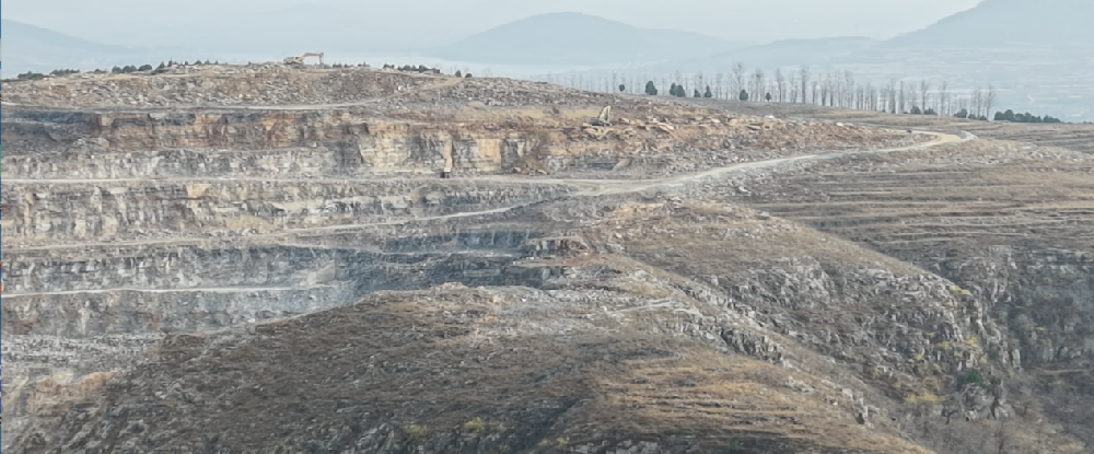 生态遭重创！蒙阴县旧寨乡“山东中信钙业”露天开采扬尘污染亟待严查