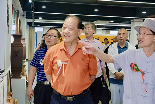 江苏宜兴陶润云水蒋立峰书法作品展暨蒋立峰书法紫砂创作基地揭牌(图1)